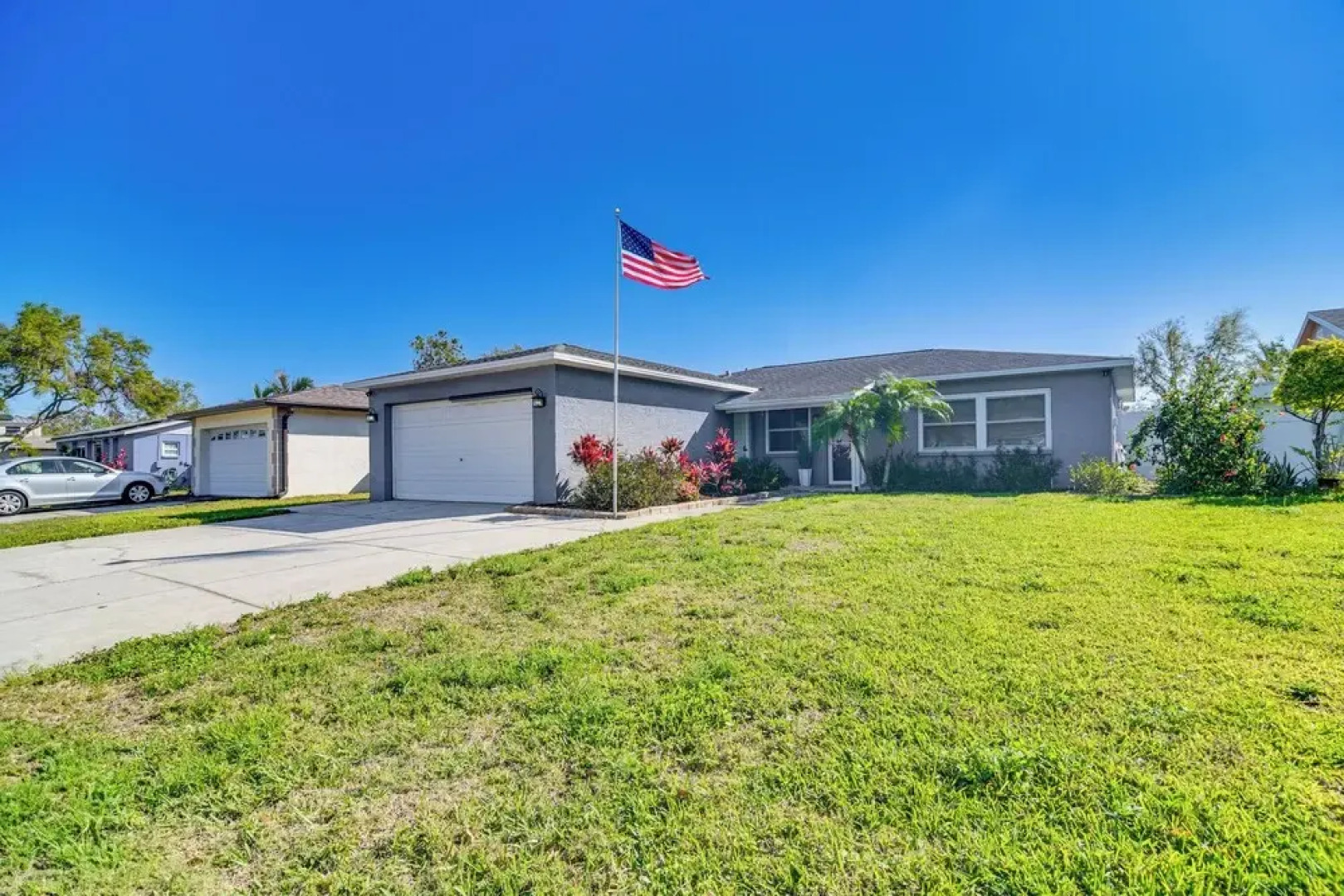 10 Mi to Dtwn St Petersburg: Mod Central Getaway