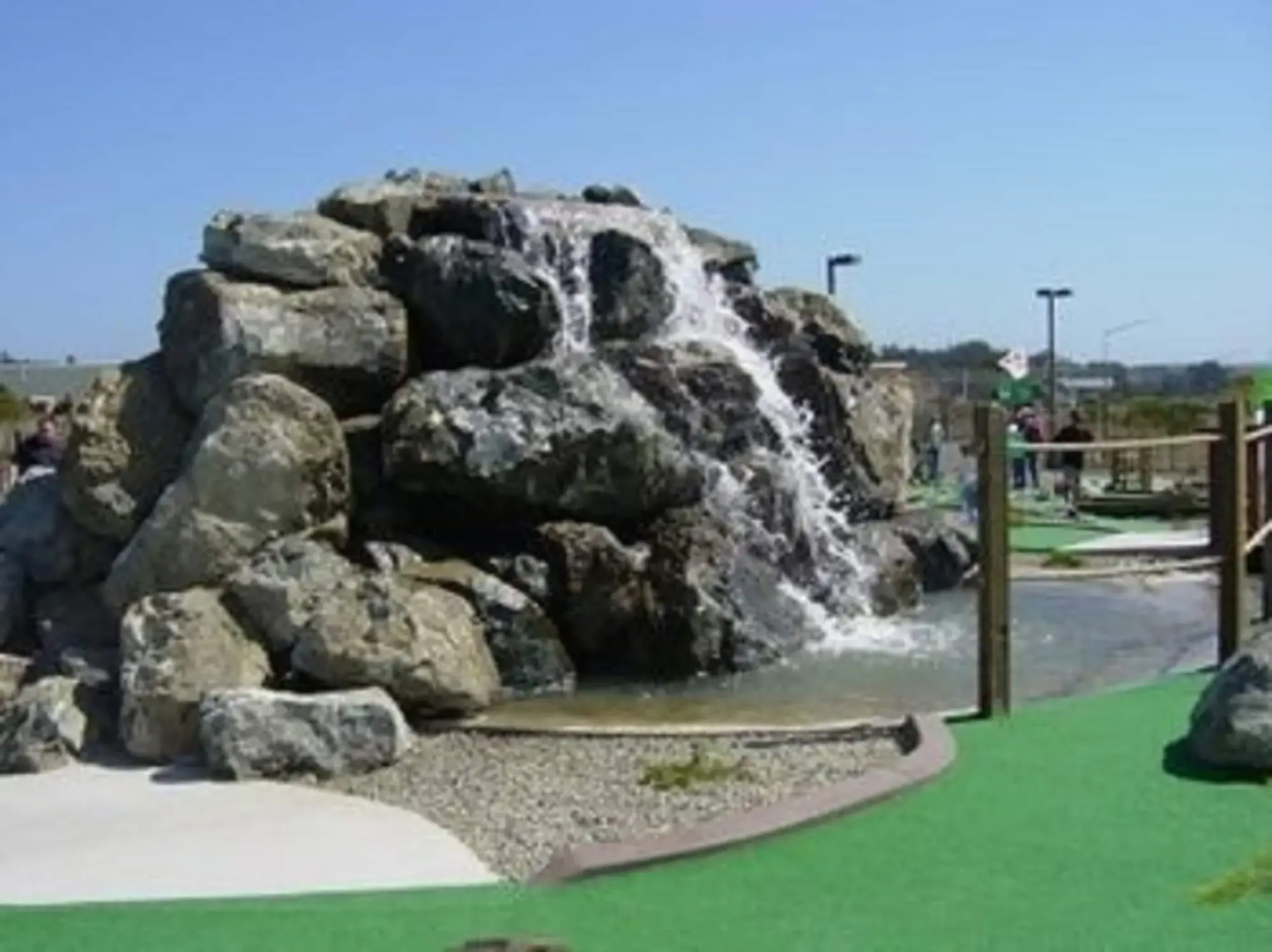 Emerald Dolphin Inn & Mini Golf