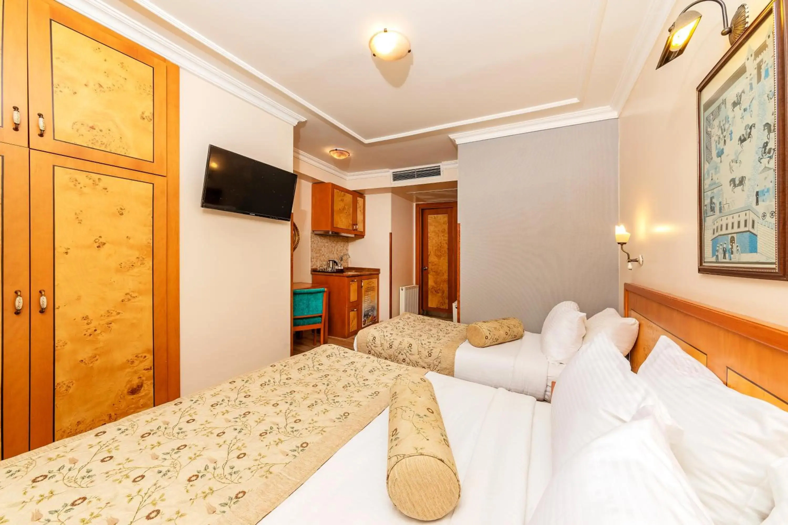 Latanya Park Resort 