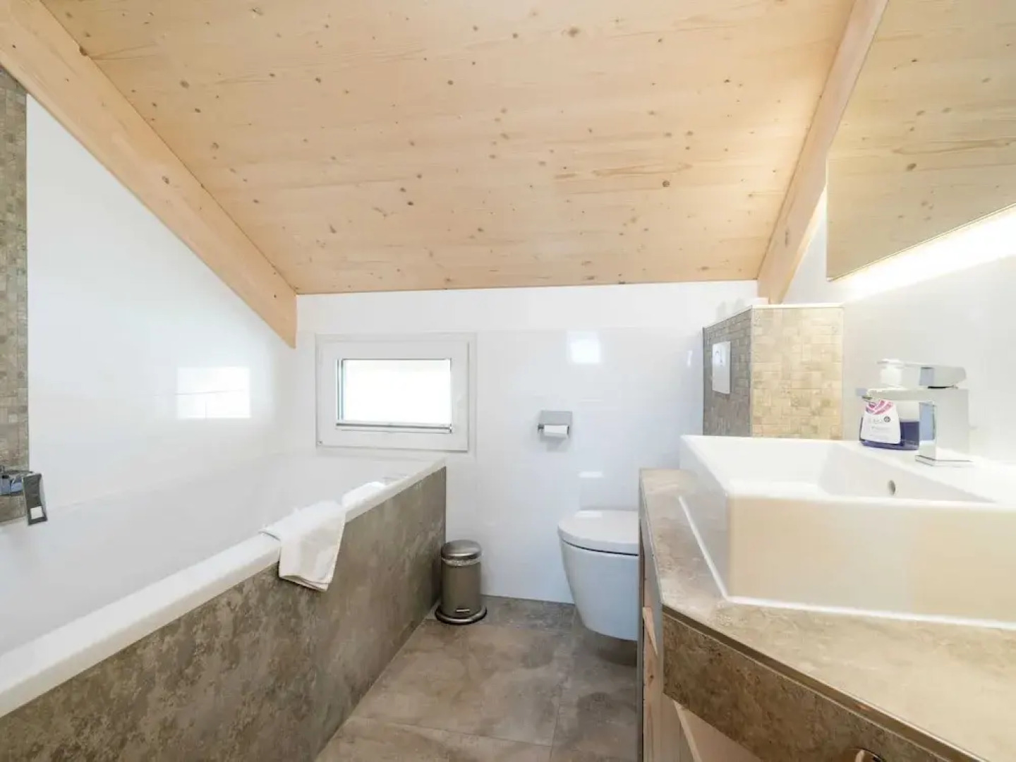 Premium Chalet With Whirlpool