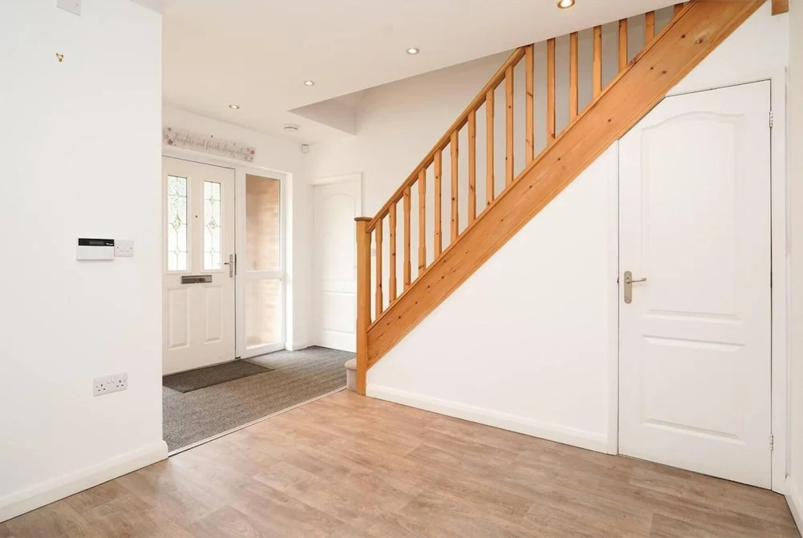 House With Hottub, Sauna & Pool Table