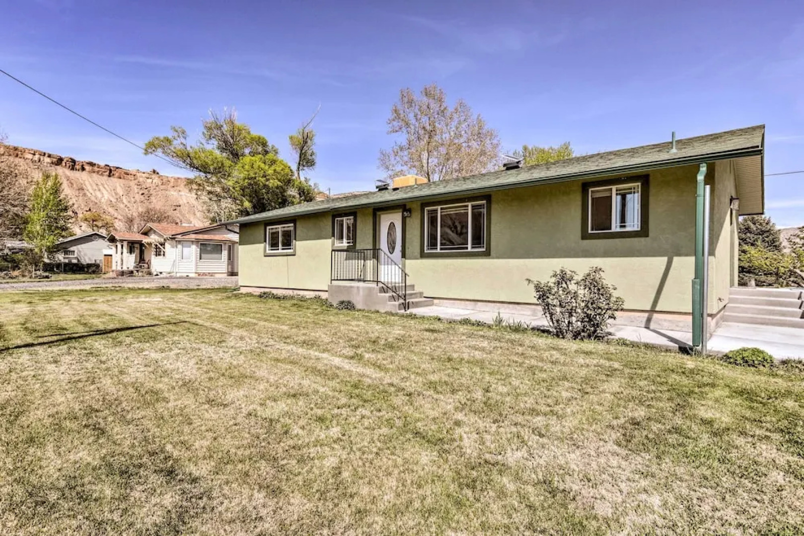 Picturesque Palisade Home: Mt Garfield Views!