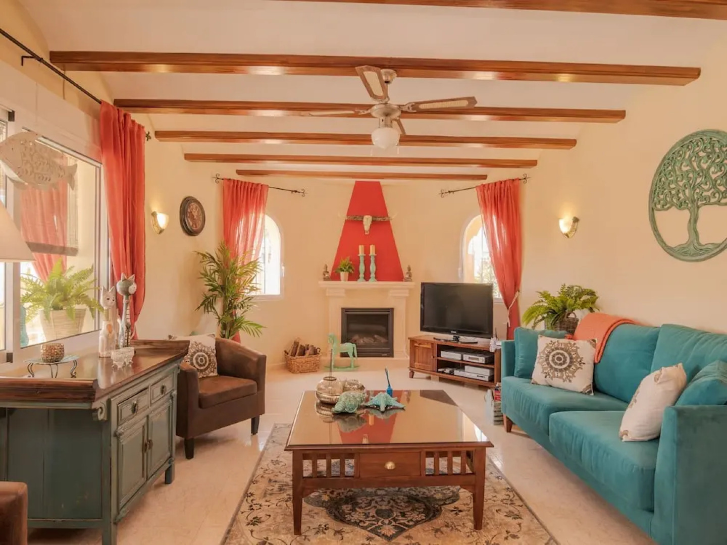 Villa With Very Spacious Terrace, Beautiful View of the Mountains & Private Pool