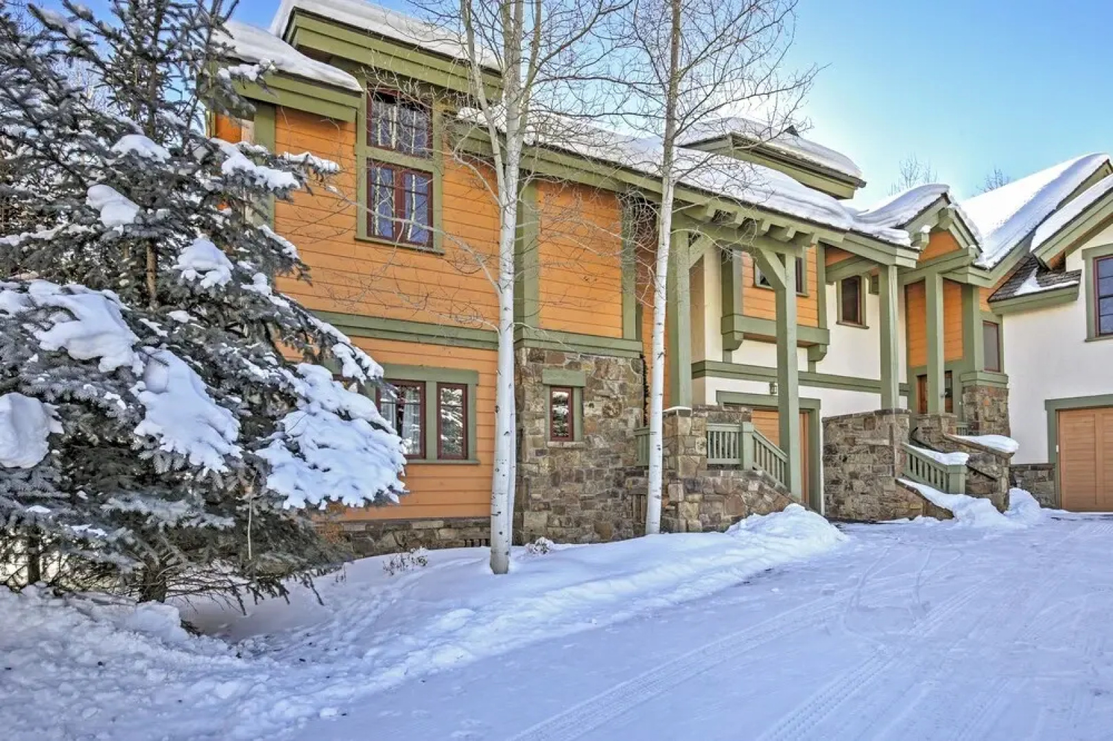 Ski-in/out Townhome w/ Hot Tub by Arrow Bahn Lift!