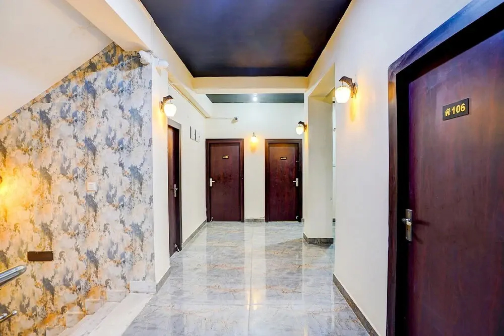 Fabhotel Dream Palace I