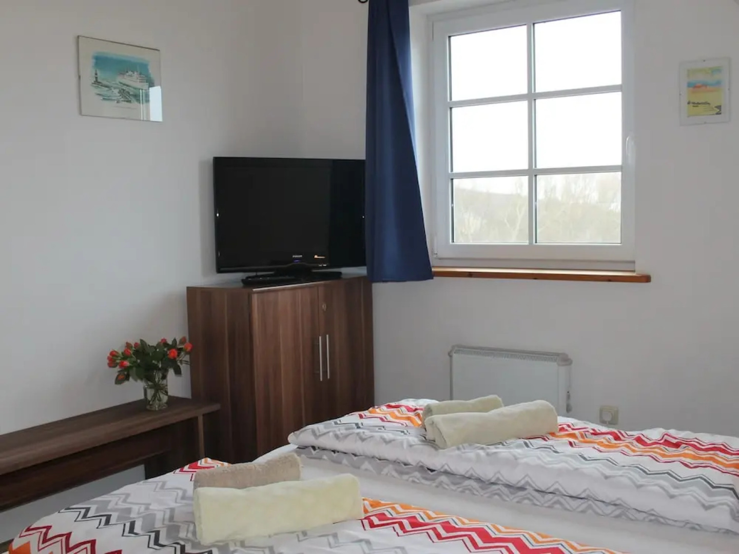 Allergy Friendly Holiday Home near Beach with Lake View