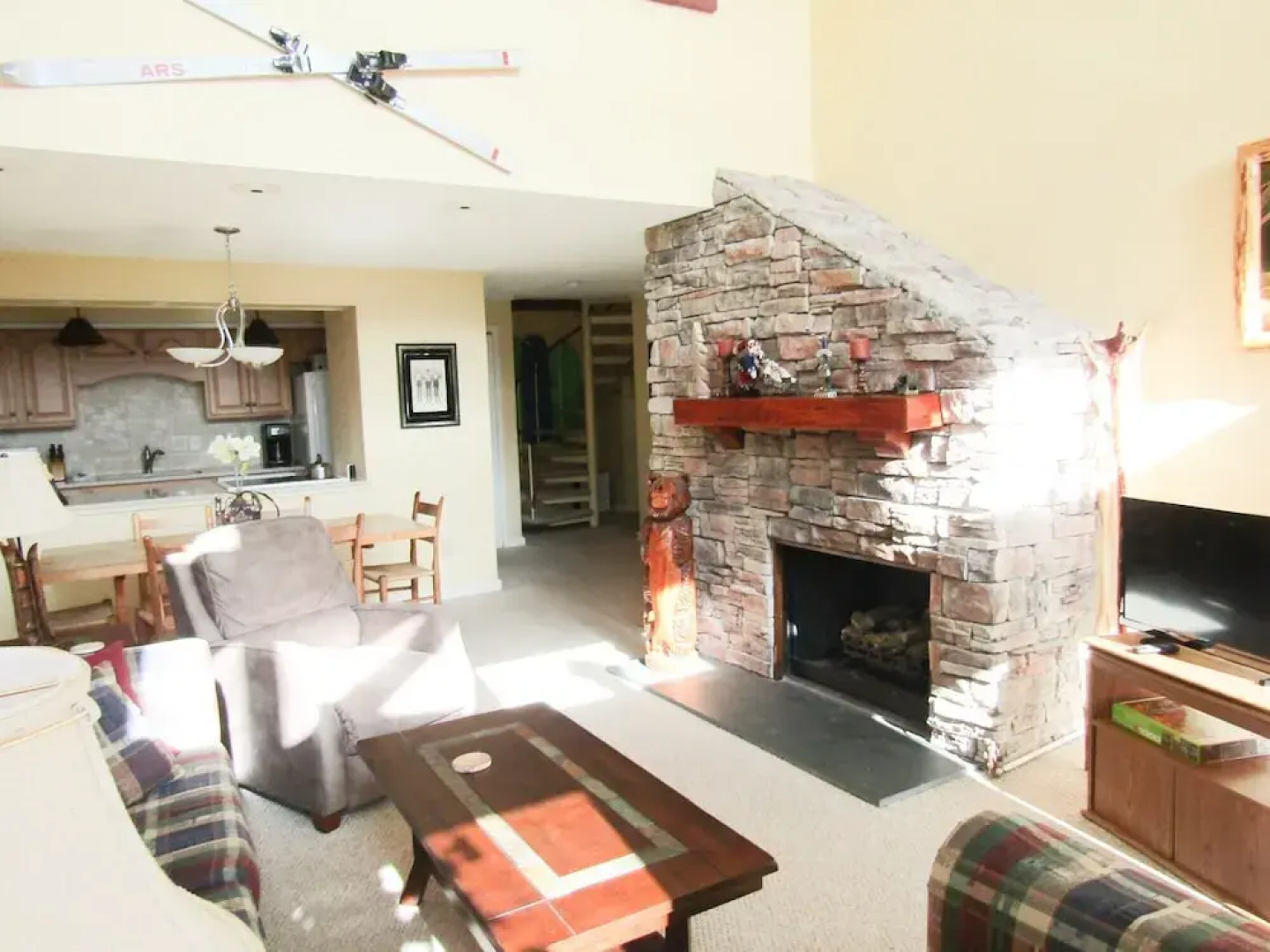 High Ceiling Skyleaf A9 Condo with Fireplace by RedAwning