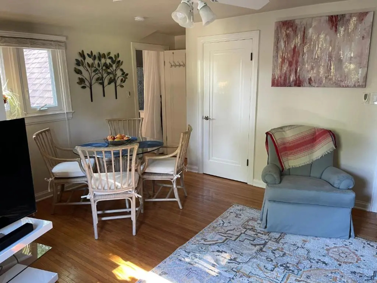 Sunlight Splendor Apartment at Twin Oaks Inn by the Trails