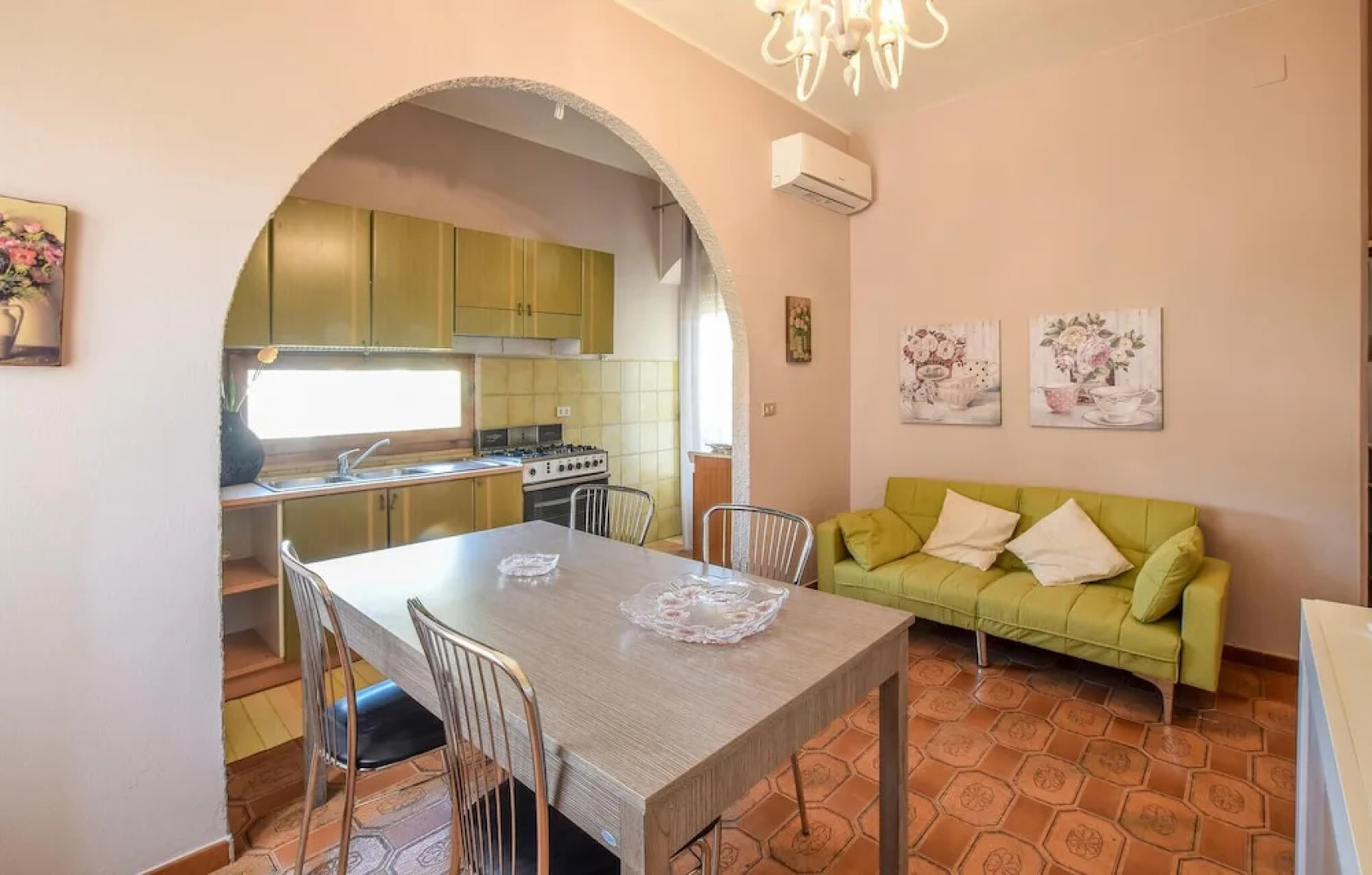 Nice Apartment in Guardavalle Marina With 1 Bedrooms