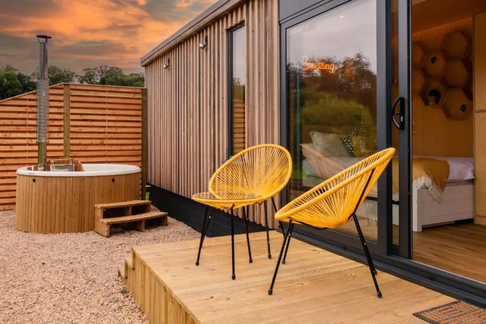 The Jungle - Unique Hot Tub Cabin in Millport