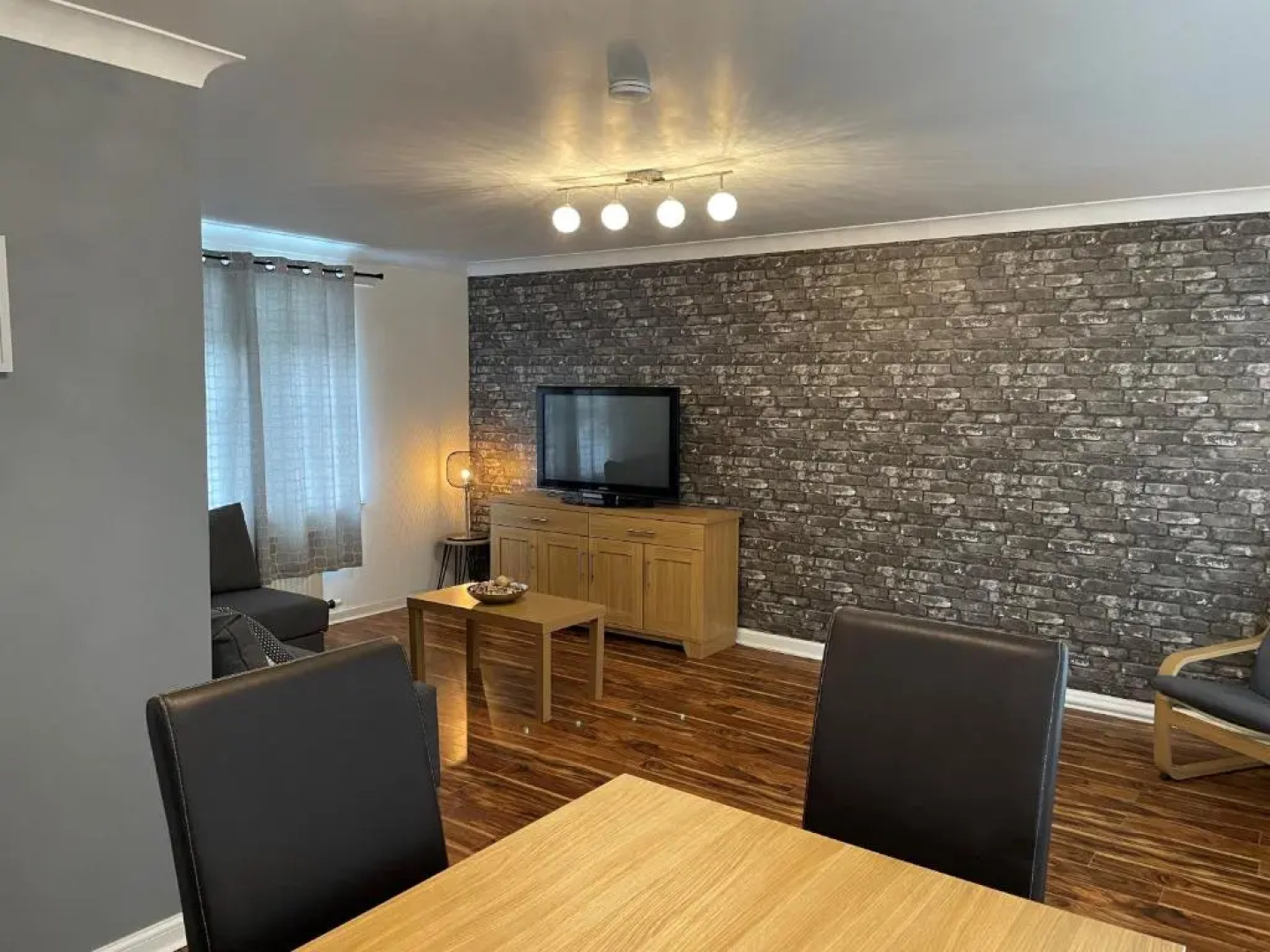Beautiful 2-bed Apartment in Renfrew