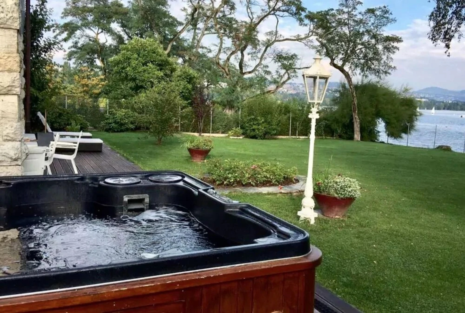 EPFL 3BD The Lake Villa in St Sulpice