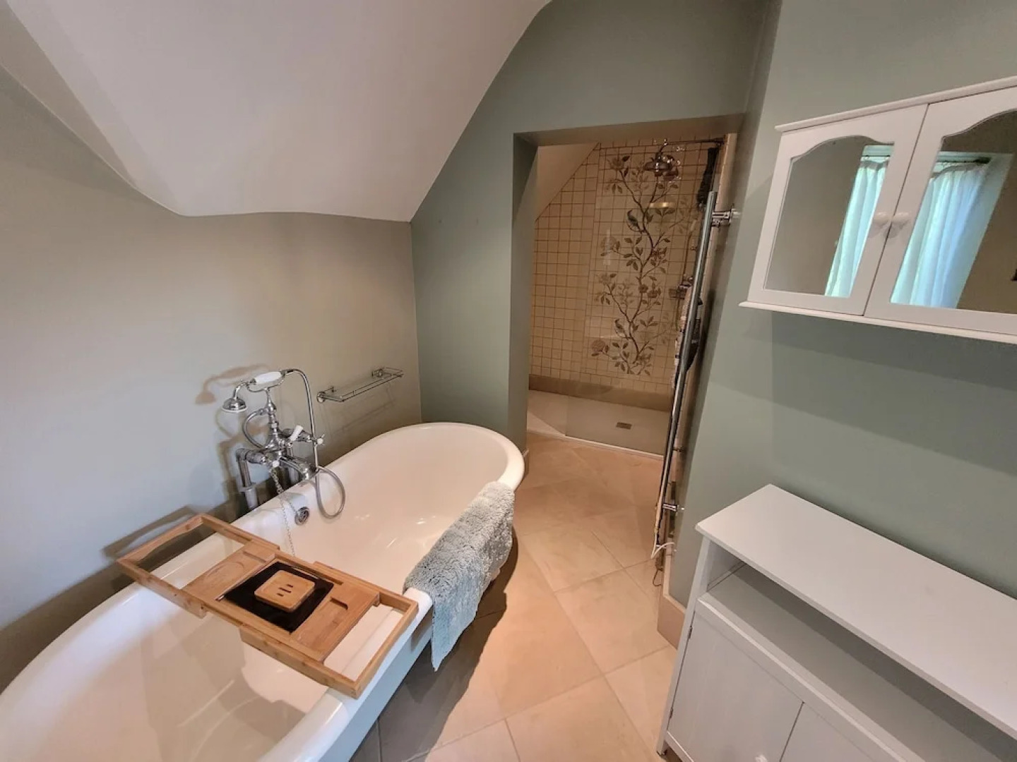 Remarkable 8 Bed Family House Sleeping 16 w/ Pool