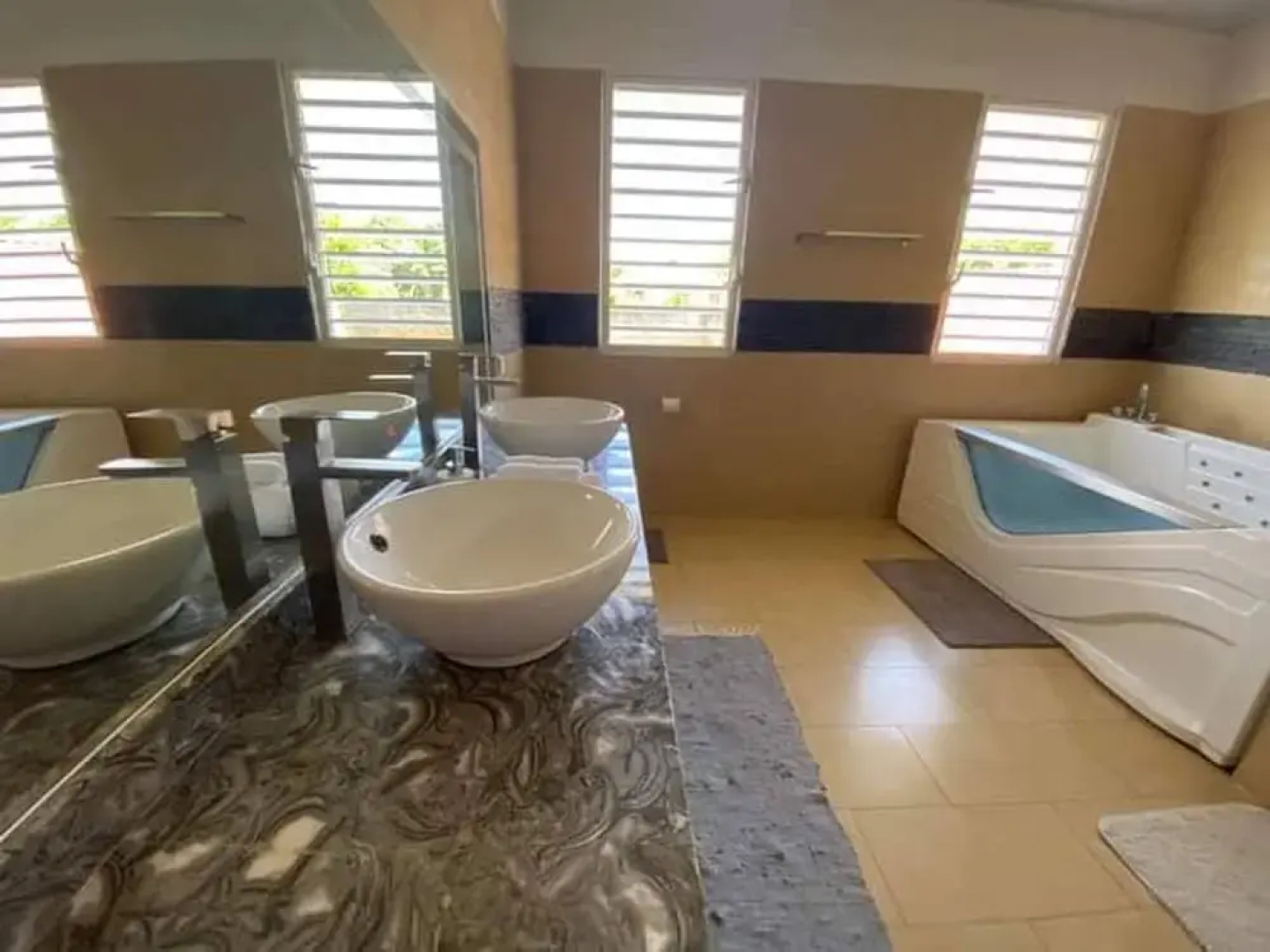 Fare Avea in Mahina With 3 Bedrooms and 2 Bathrooms