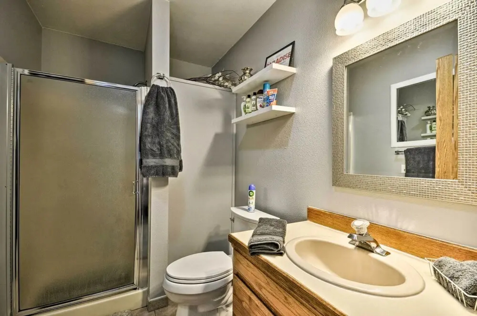 Classy Hood River Condo With Mt. Adams Views!