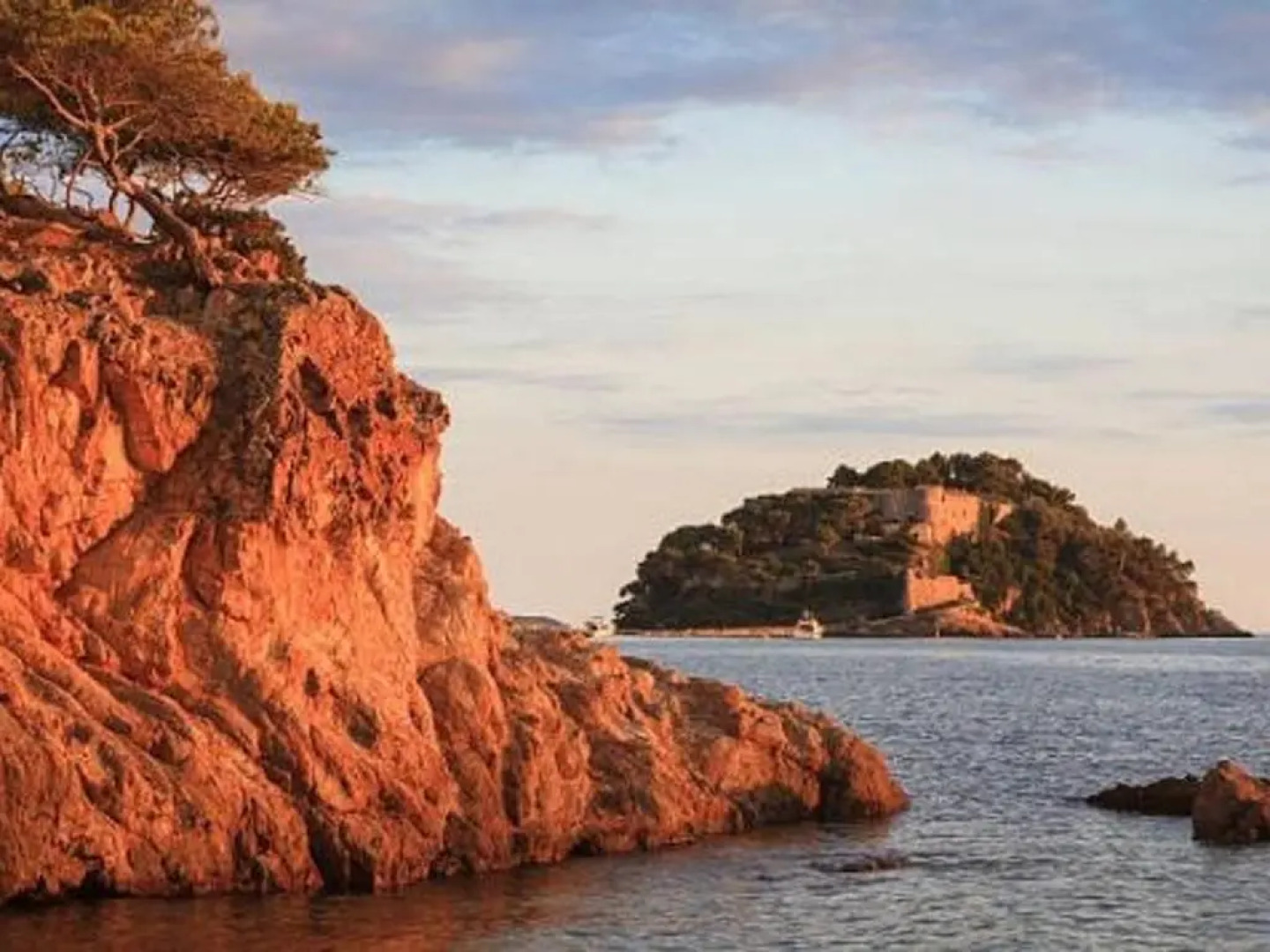 Appartement Bormes-les-Mimosas, 1 pièce, 4 personnes - FR-1-251-77