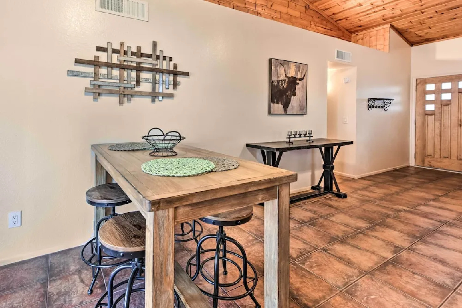 Family Home - Walk to Golf Course & Park