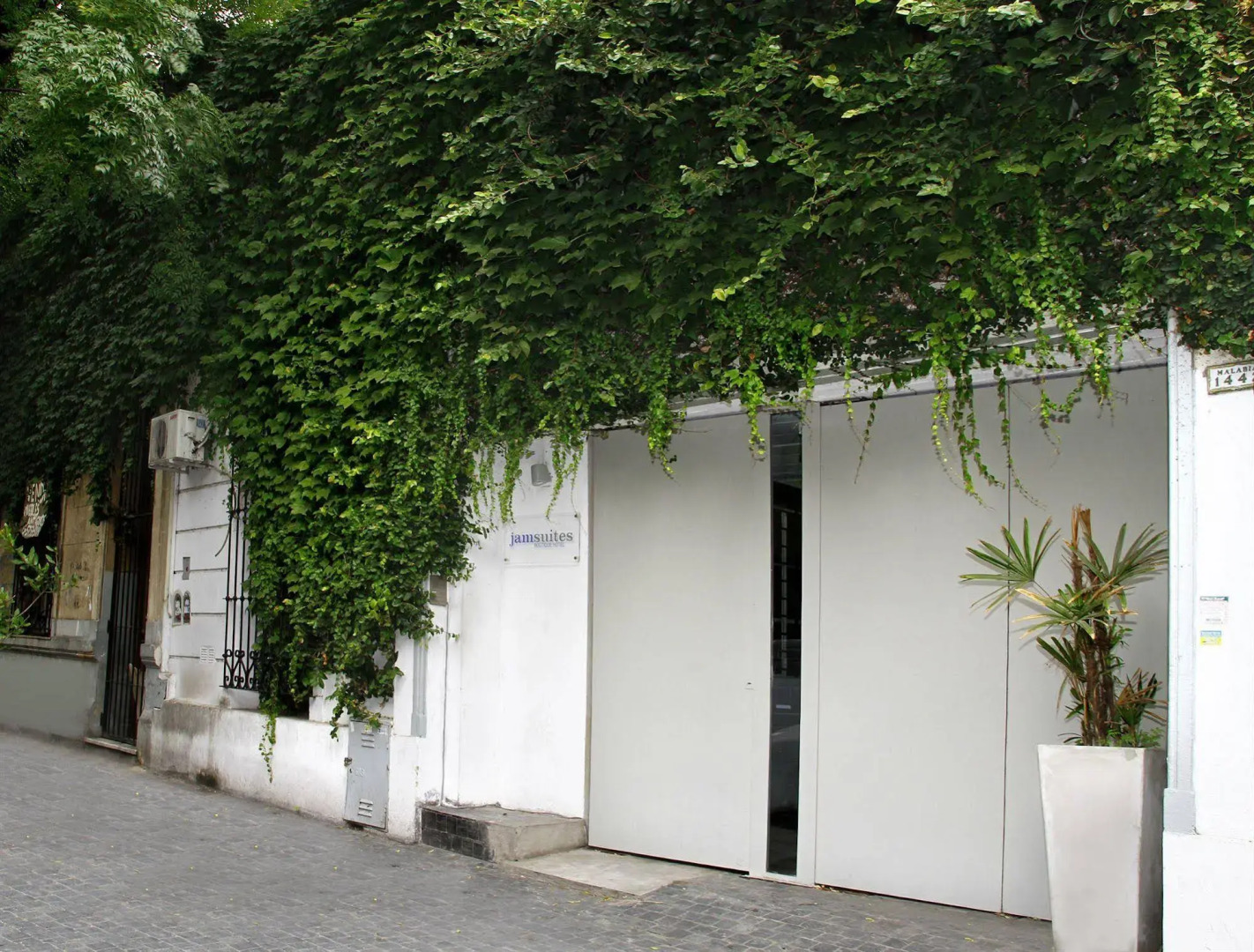 Jam Suites Boutique Hotel