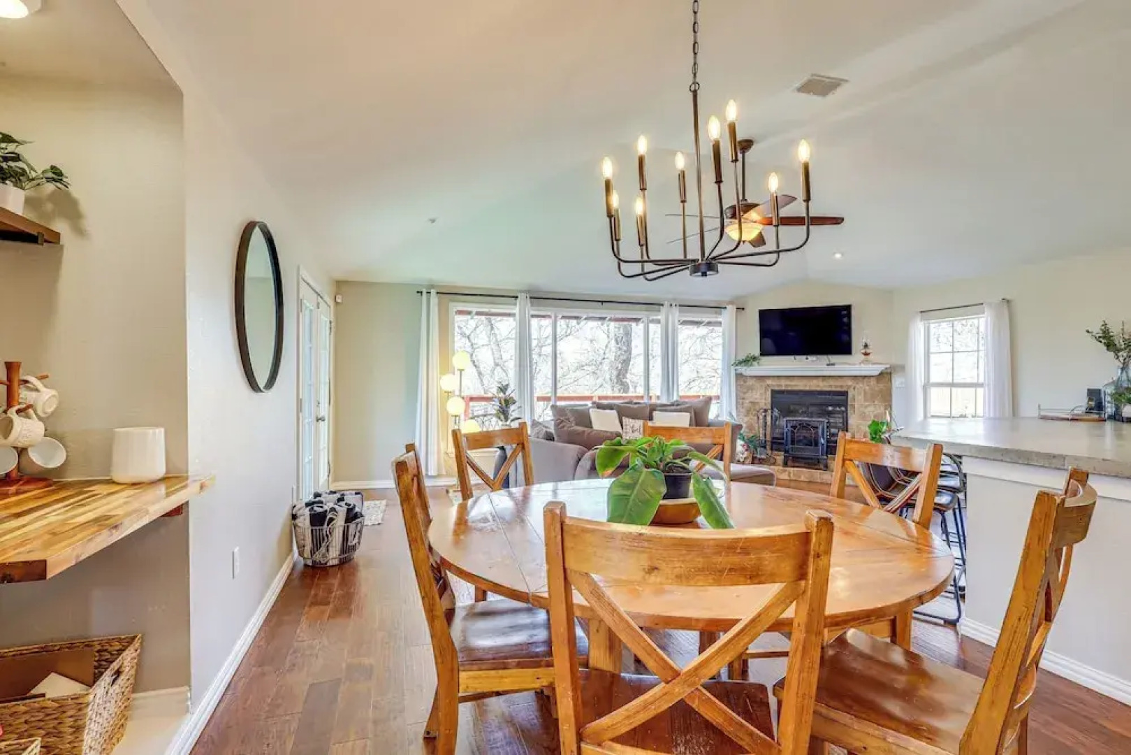 Creekside Cottage w/ Deck & Hot Tub in Belton