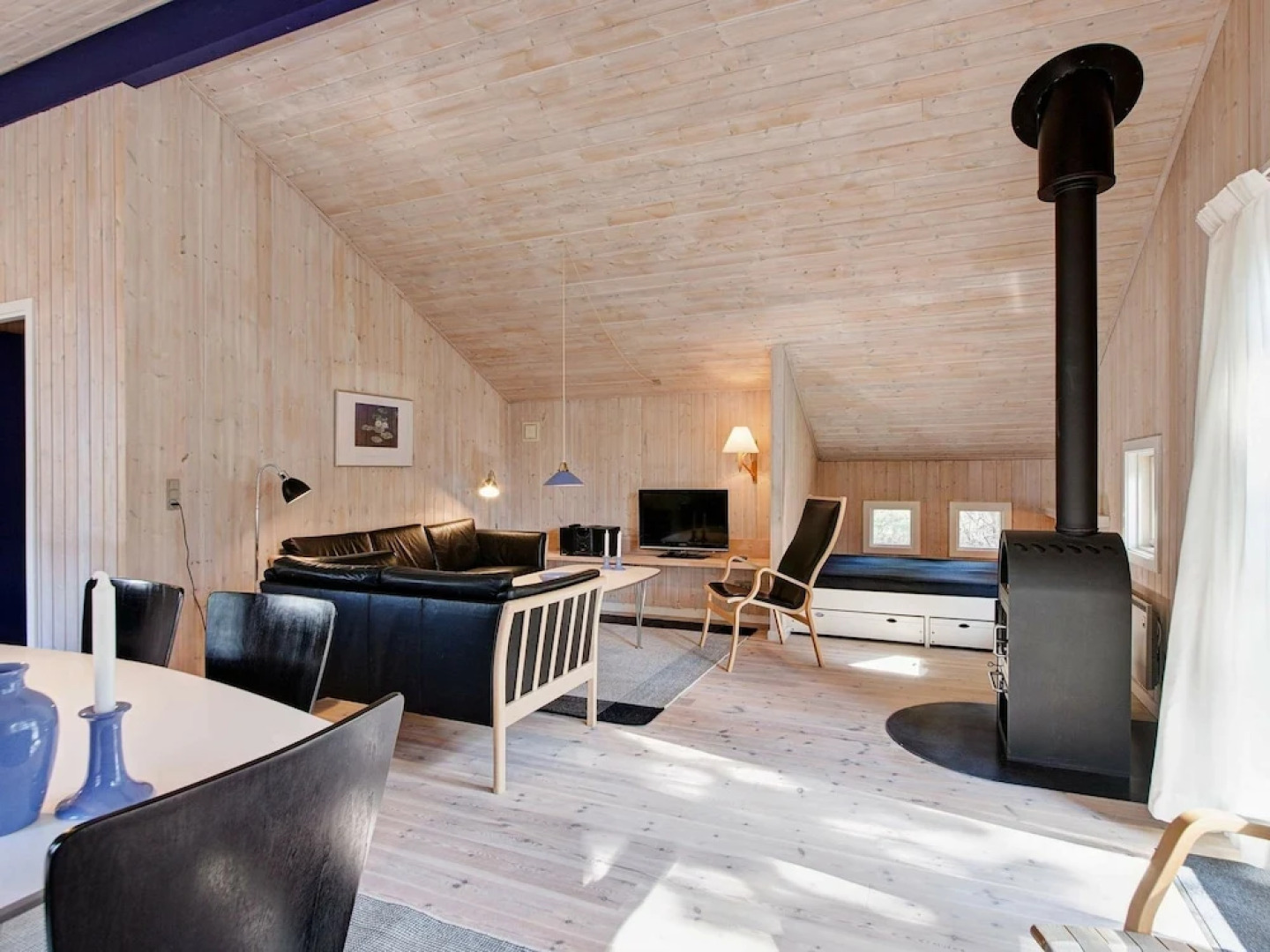 Chic Holiday Home In Nexø With Whirlpool