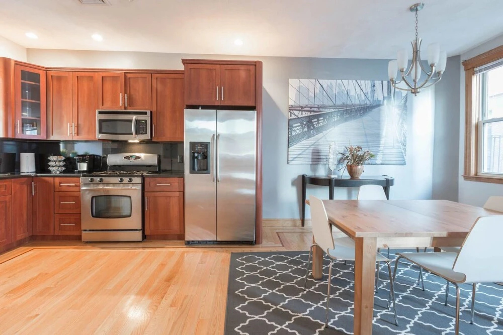 Huge 2 BR Apt in Heart of North End by Domio