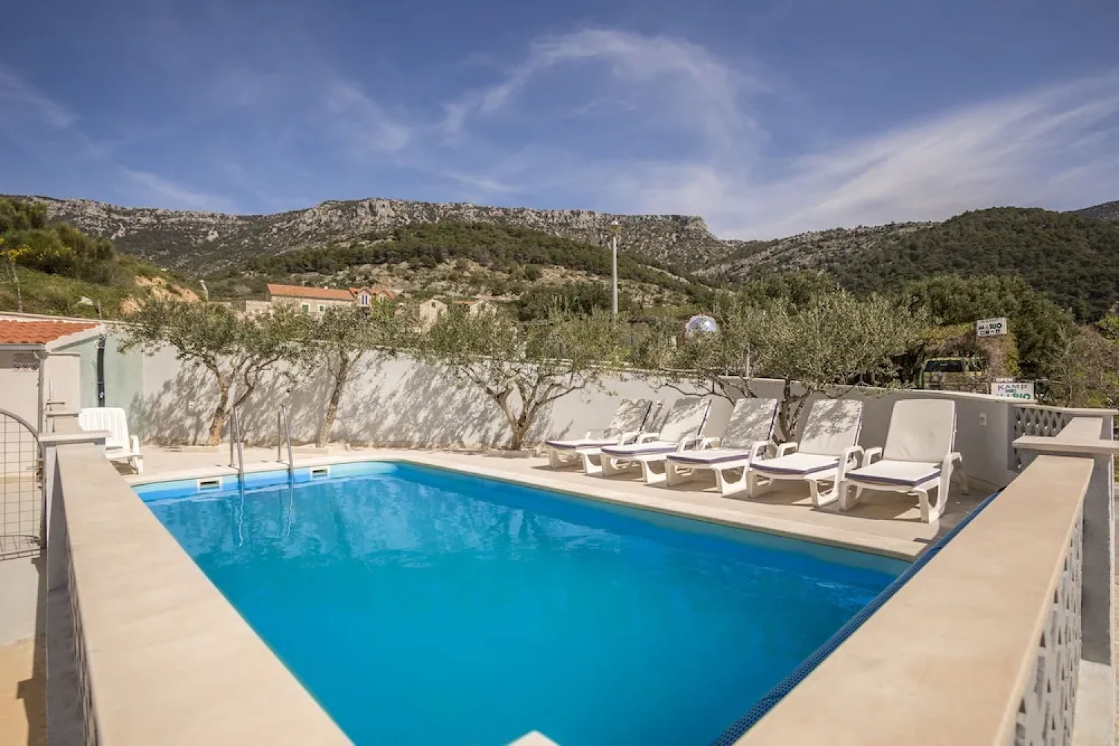 Bol Apartments Gospojica