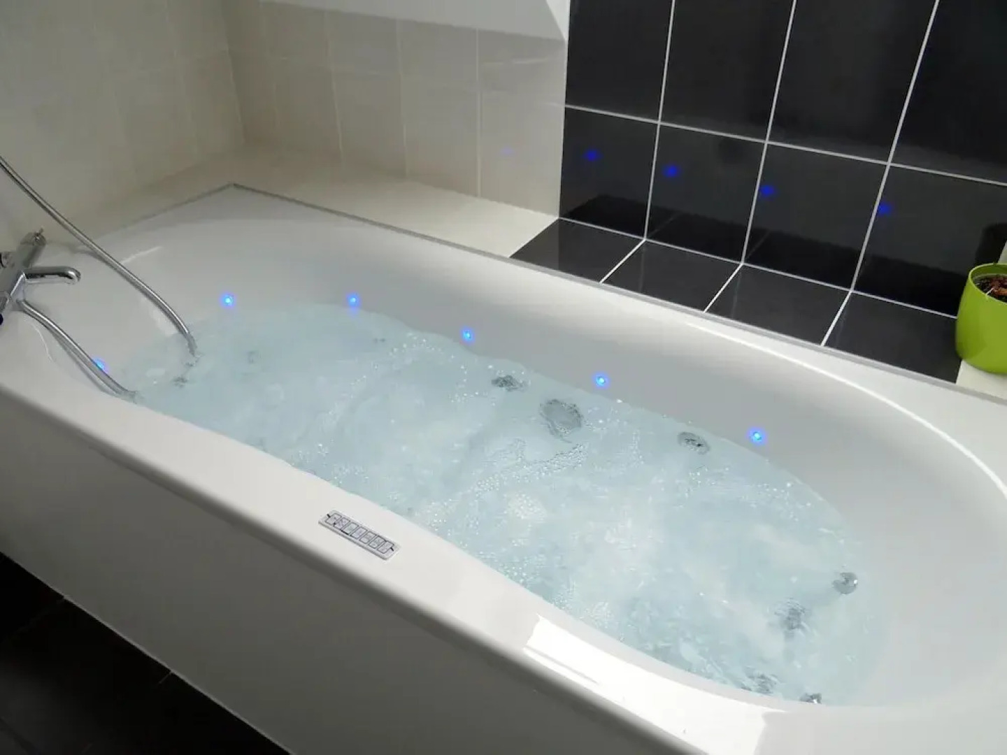 Holiday Home With sea Views, St. Nic