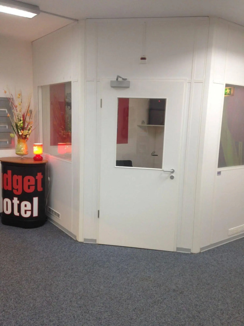 Budget Motel Self Check-in