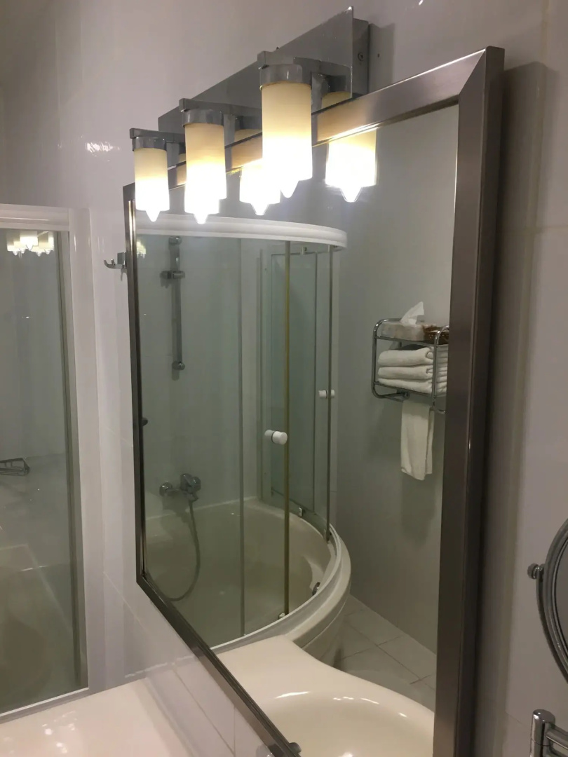 Hotel Elegance N.V.