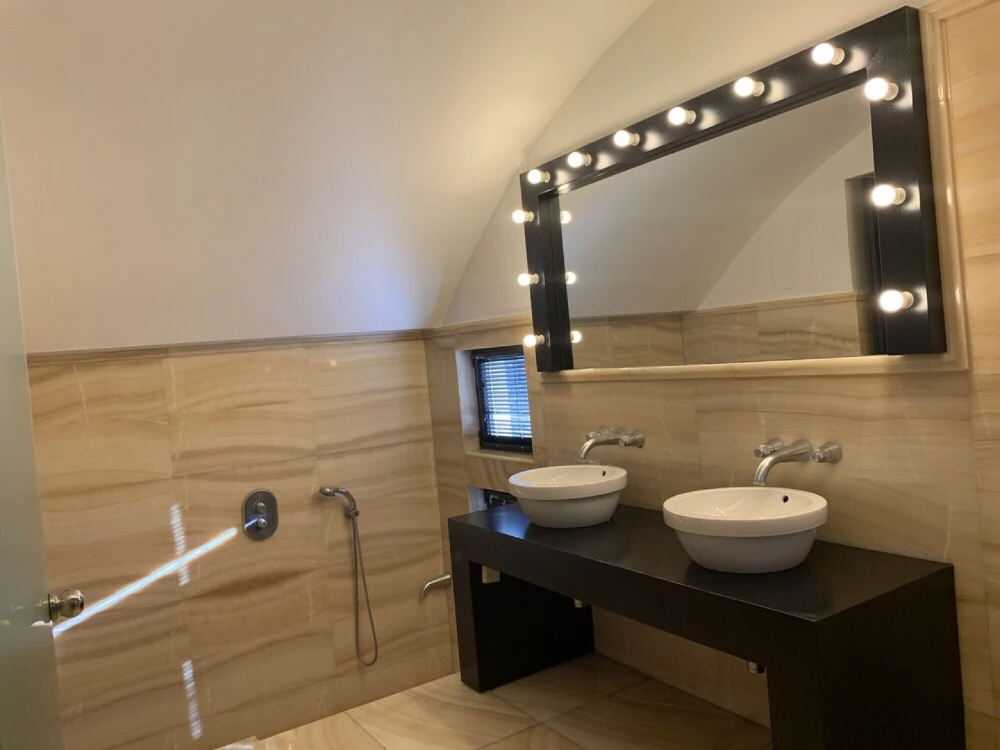 Luxury Villa Marathon