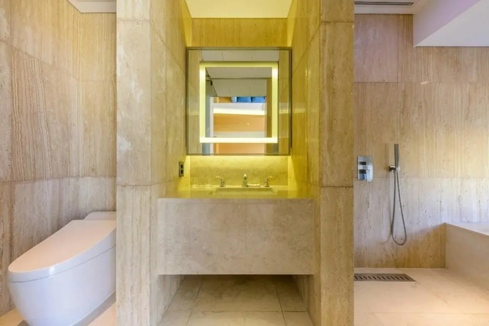 Luston Villa & Hotel