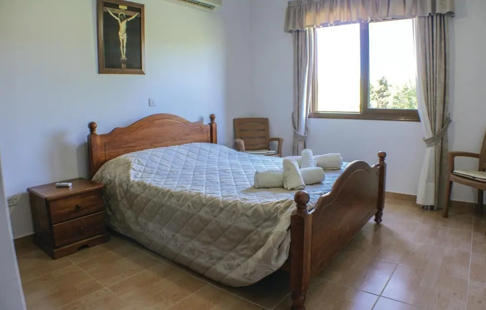 Beautiful Home in Maroni Lamaka With Wifi and 4 Bedrooms