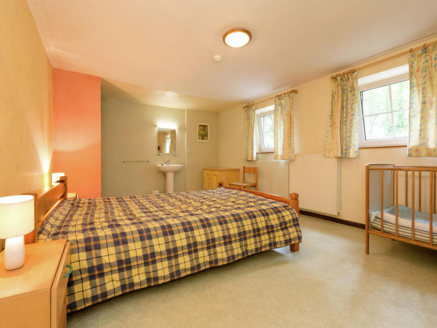 Glorious Holiday Home in Weris with Jacuzzi