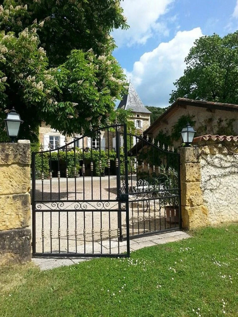 Wonderful location for weddings and parties by French château