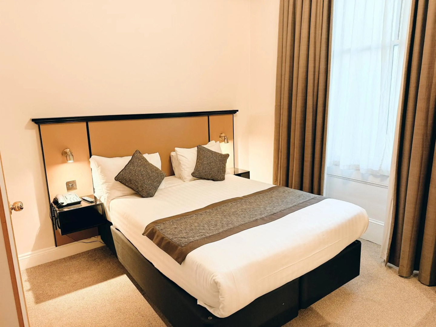 Holiday Inn Express Chicago - Magnificent Mile by IHG