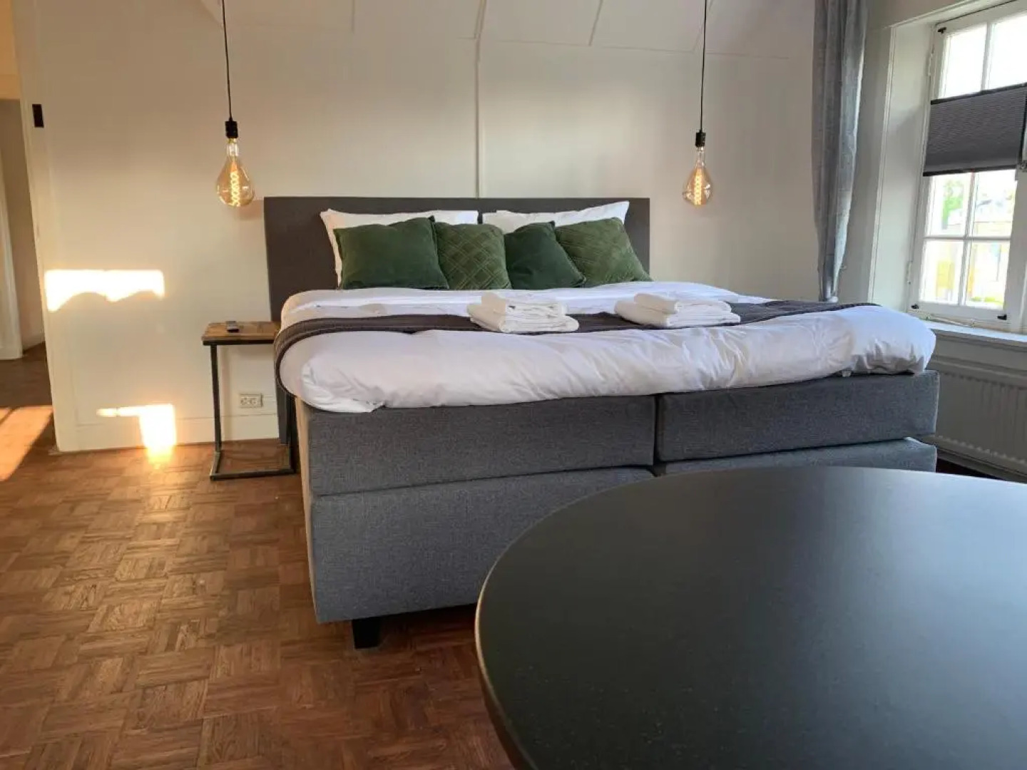 Bed and Breakfast Goes