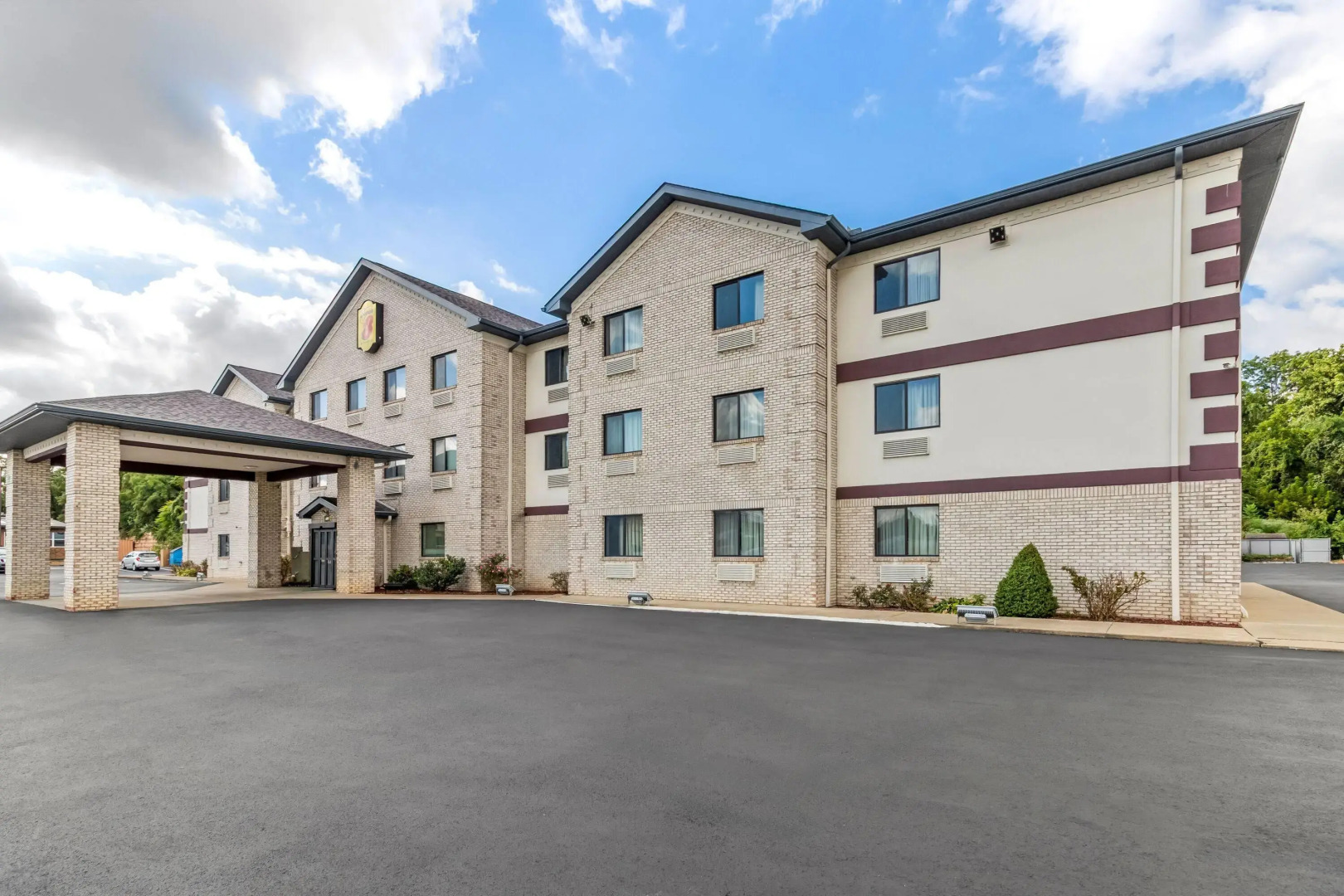 Super 8 by Wyndham Uniontown PA