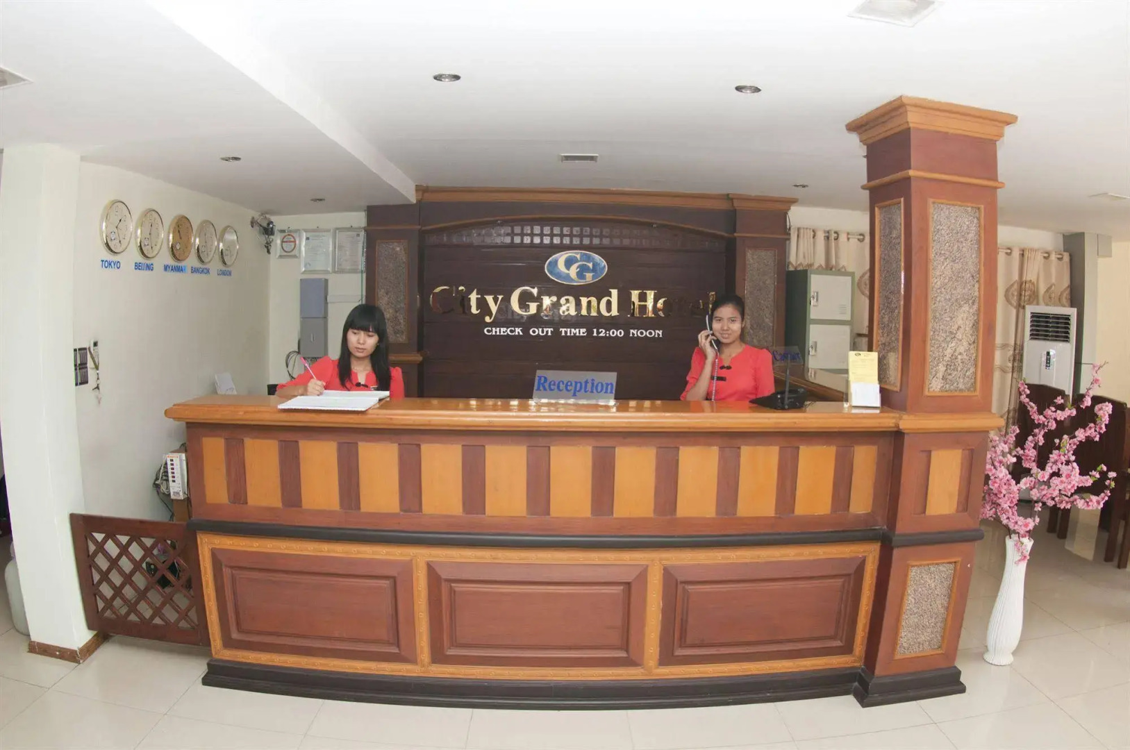 City Grand Hotel