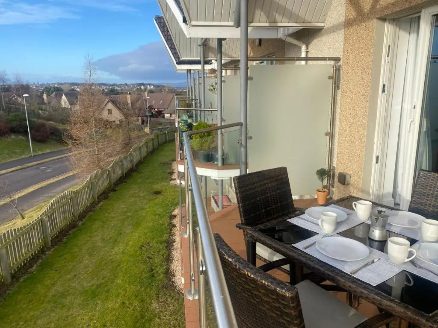 The Duplex Nairn- Spacious 3 Bedroom with sunny balcony