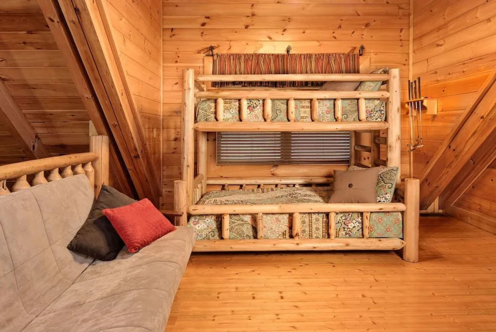 Enchanted Forest - 2 Br cabin by RedAwning