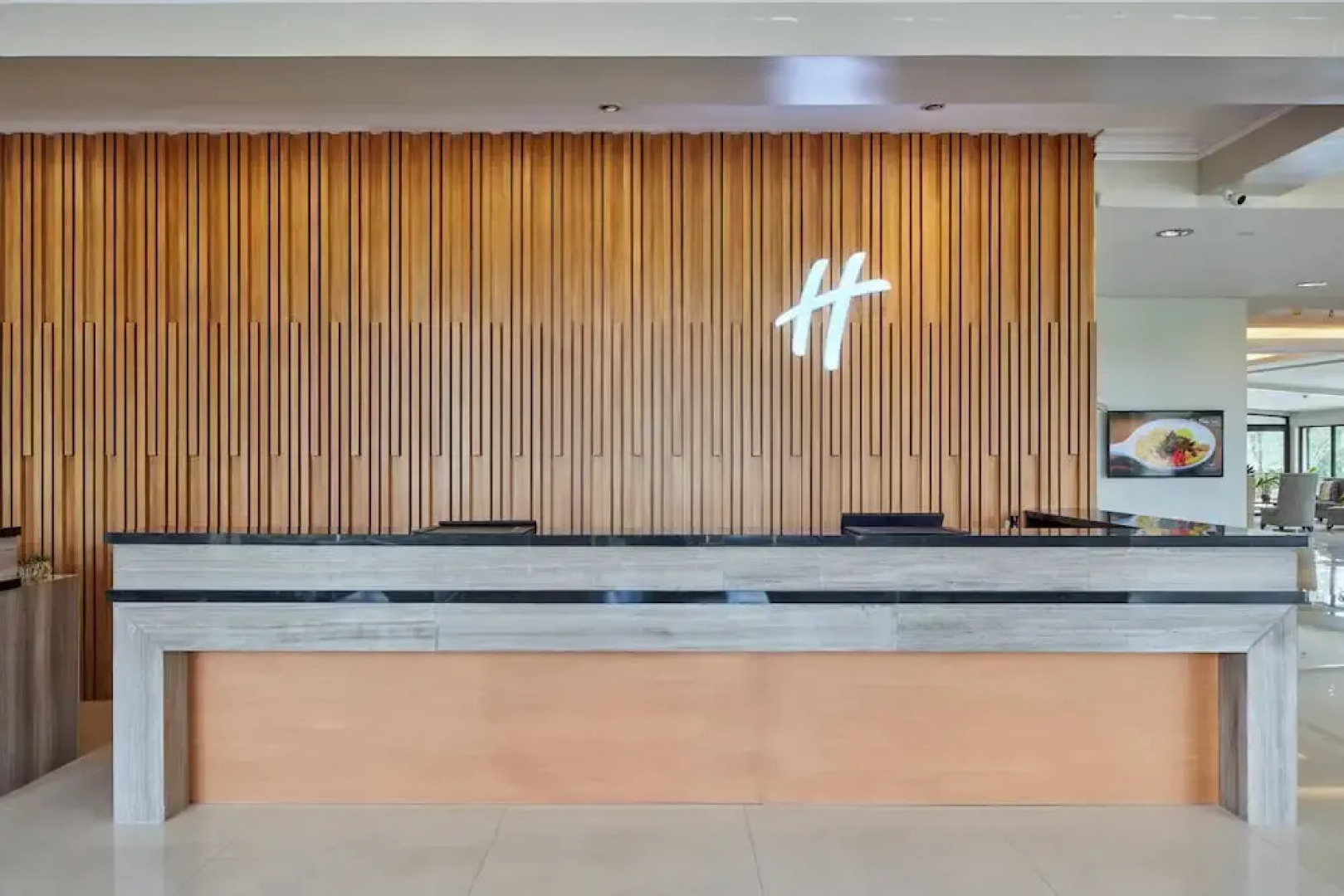 Holiday Inn & Suites Batangas Limapark