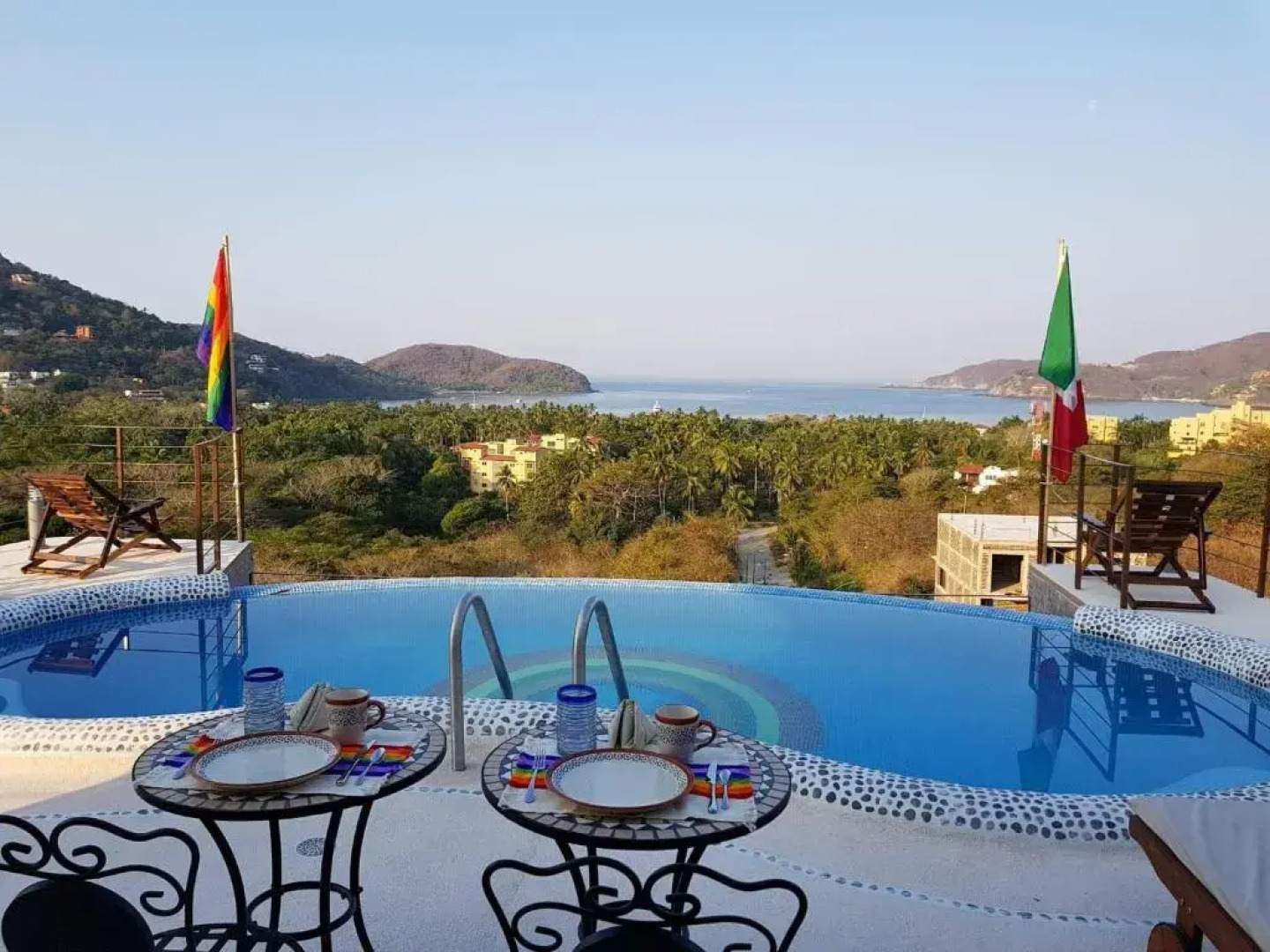 Casa Arcoiris Zihuatanejo