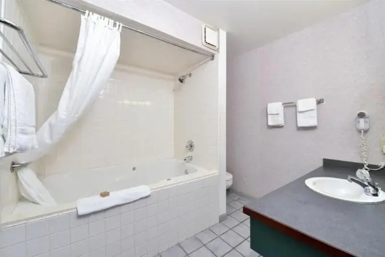 Americas Best Value Inn - Land between the Lakes