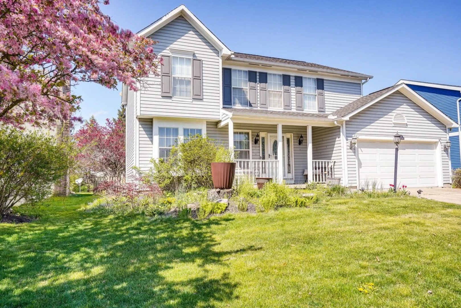 Spacious Home w/ Deck - 9 Mi to Downtown Columbus