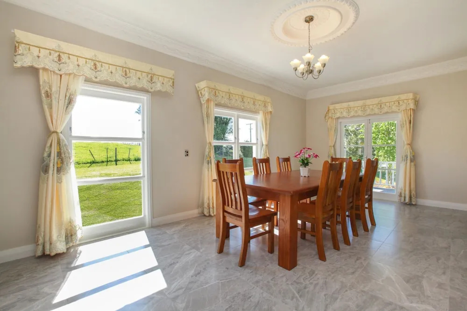 8Brm Luxury in Temple View