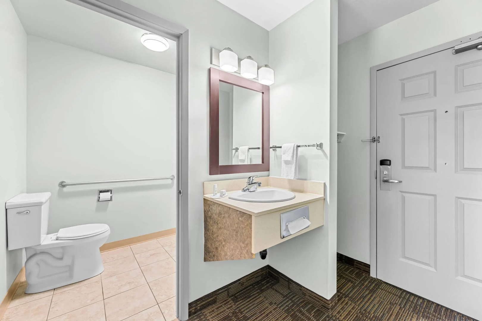 Super 8 by Wyndham Saskatoon Near Saskatoon Airport