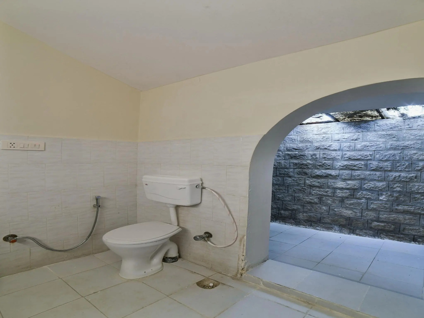 OYO 2294 Country Club Medchal