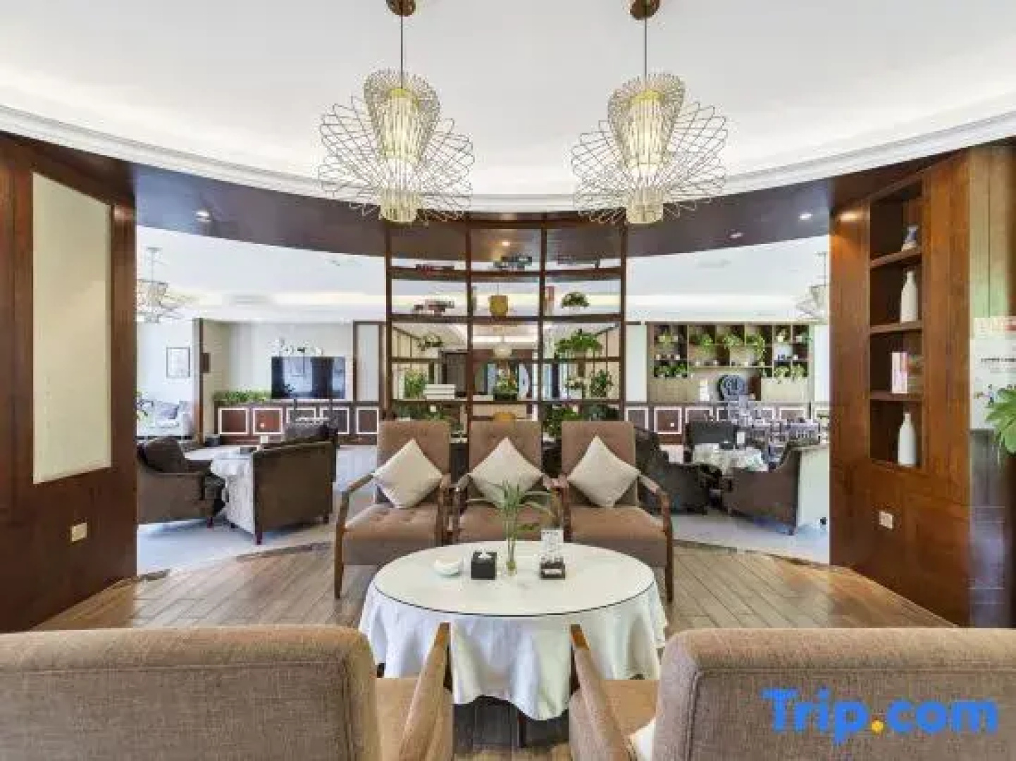 Nanjiang Tianhe Yulong Business Hotel