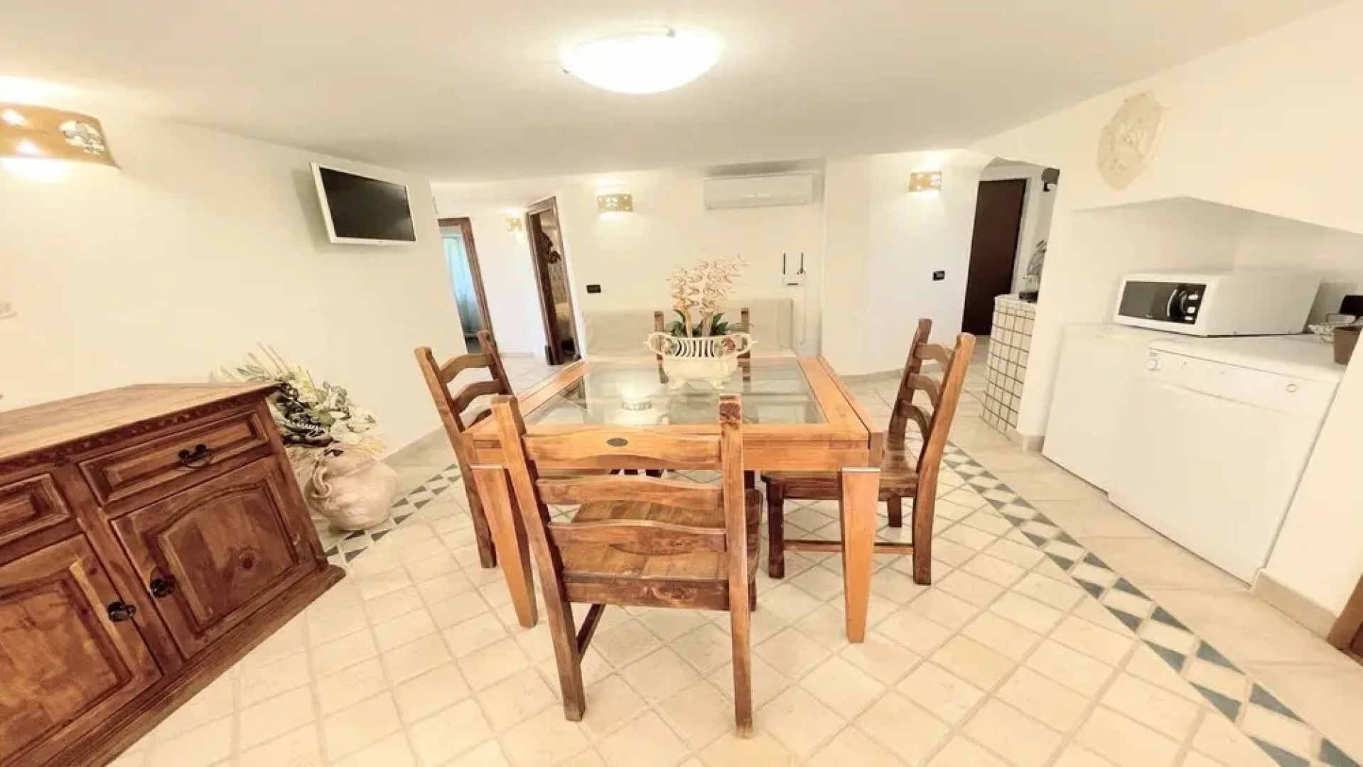 24 Guests - Heartbreaking Lake View and Pool