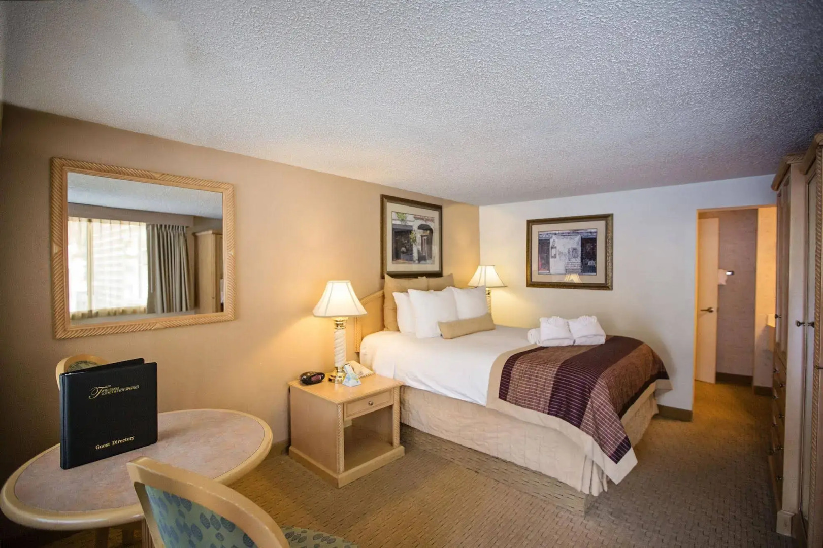 Twin Peaks Lodge & Hot Springs